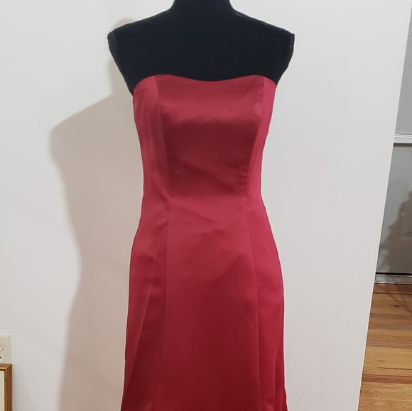 Alfred Angelo Bridesmaid Dress Unaltered in Wine - Picture 1 of 10